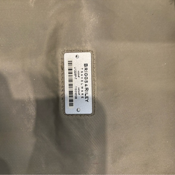 Briggs & Riley # U122SP-7 Baseline Essential 22" Carry-On Spinner Luggage Green - Picture 2 of 11